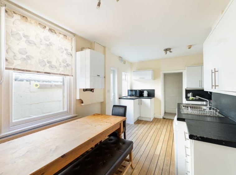 7 Bed House to rent to students at 89 Wells Road, Bath BA2 3AN