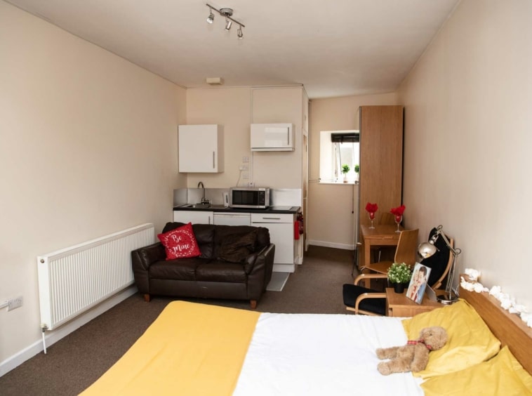 Student flat at The Mutley Tavern, one bedroom studio apartment in Plymouth