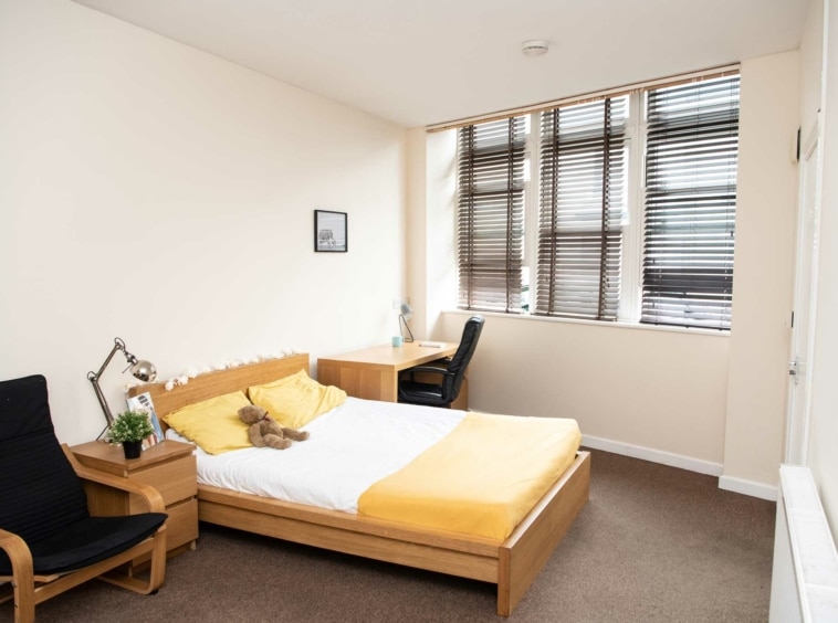 Student flat at The Mutley Tavern, one bedroom studio apartment in Plymouth