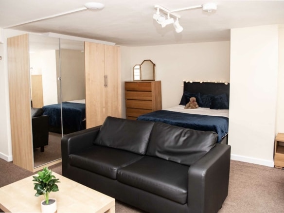 Student flat at The Mutley Tavern, one bedroom studio apartment in Plymouth