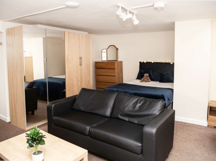 Student flat at The Mutley Tavern, one bedroom studio apartment in Plymouth
